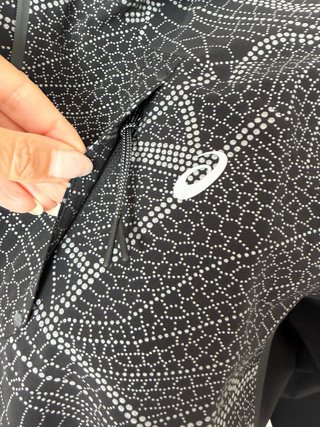 Chaqueta Asics Edición Limitada Negra/Gris