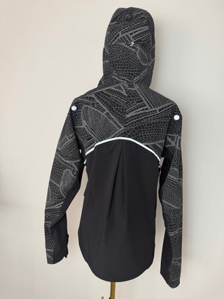 Chaqueta Asics Edición Limitada Negra/Gris