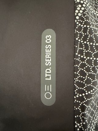Chaqueta Asics Edición Limitada Negra/Gris