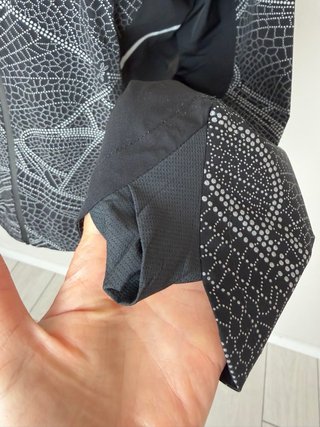 Chaqueta Asics Edición Limitada Negra/Gris