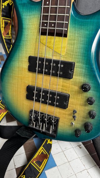Bajo Eléctrico Sire Marcus Miller M7