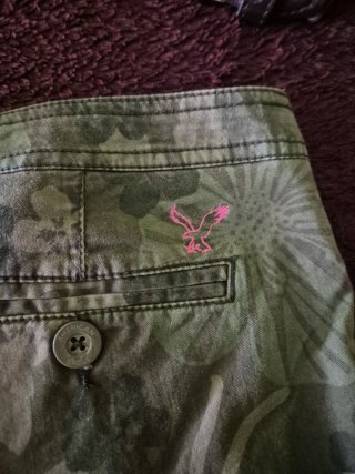 American Eagle Shorts Militares Florales Talla 34