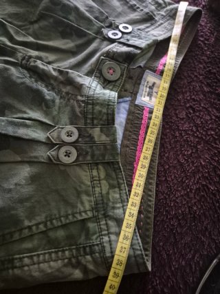 American Eagle Shorts Militares Florales Talla 34