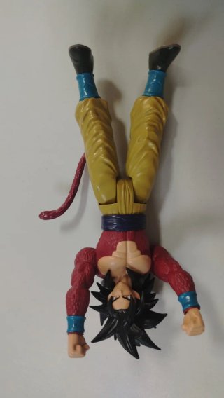 Figura Son Goku Super Saiyan 4