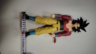 Figura Son Goku Super Saiyan 4
