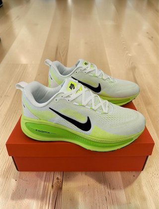 Zapatillas Nike Vomero 18 NUEVAS