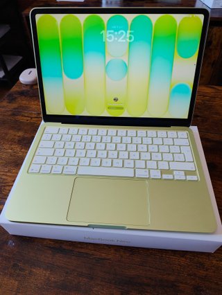 MacBook Neo 13 Cítrico/Verde
