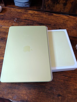 MacBook Neo 13 Cítrico/Verde