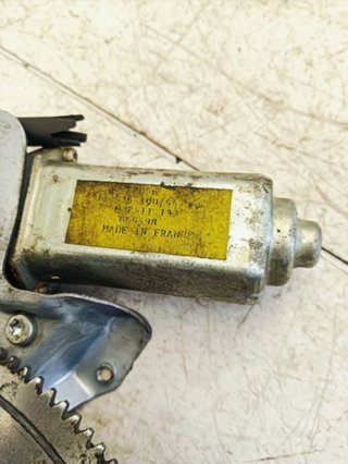 ELEVALUNAS DELANTERO DERECHO 14K4F MMR511132