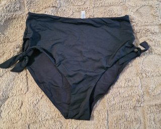 Braga de bañador negra con lazos