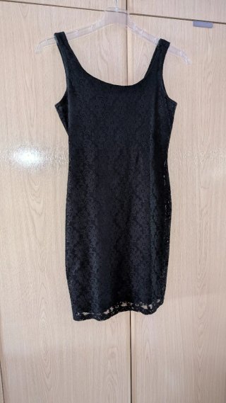 Vestido negro de encaje