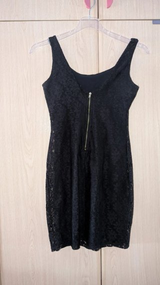 Vestido negro de encaje