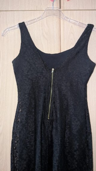 Vestido negro de encaje
