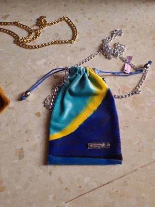 Bolso terciopelo dorado cadena