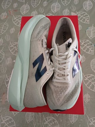 Zapatillas New Balance Fuelcell Rebel V4 Hombre