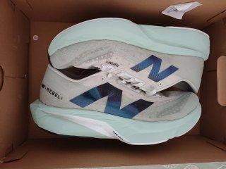 Zapatillas New Balance Fuelcell Rebel V4 Hombre