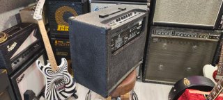 Hughes & Kettner Edition Blue 60-R Amplificador
