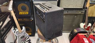Hughes & Kettner Edition Blue 60-R Amplificador