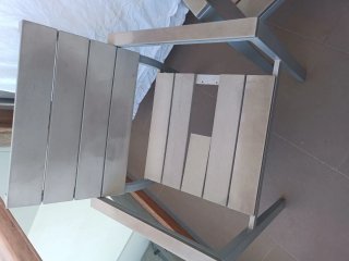 4 sillas de terraza apilables.