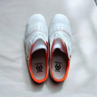 Scarpe antinfortunistiche bianche e arancioni