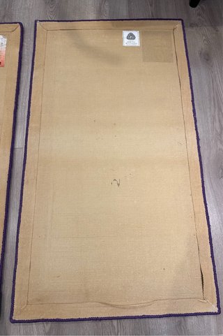 Alfombra de lana morada y gris