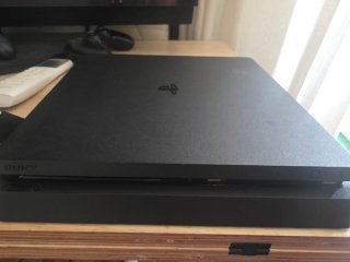 Ps4 Slim 1TB con control y 2 juegos