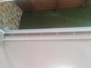 Toldo de tela beige y marrón