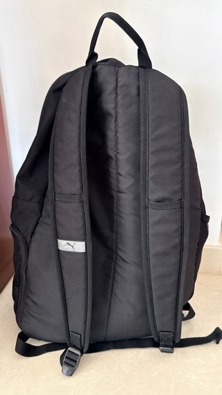 Mochila Puma negra con escudo Santes Creus.