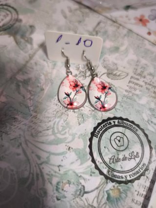 Pendientes flor blancos y dorados