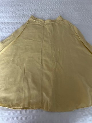 Falda midi Zara amarilla