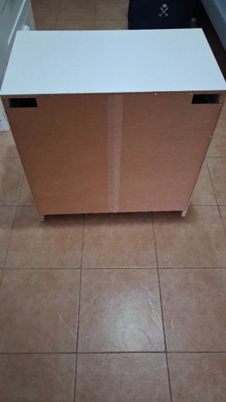 Cómoda de 3 cajones.