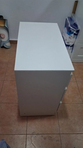 Cómoda de 3 cajones.