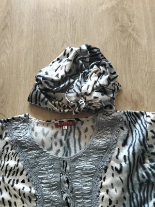 Conjunto estampado: vestido y pantalón