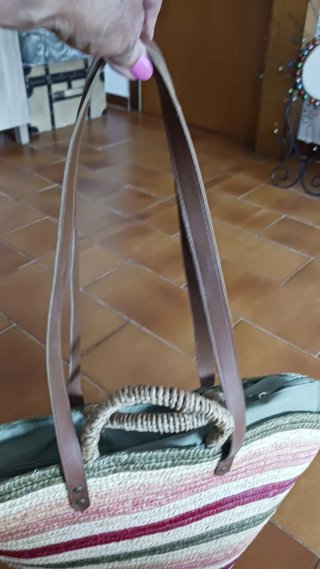 Bolso de mimbre a rayas