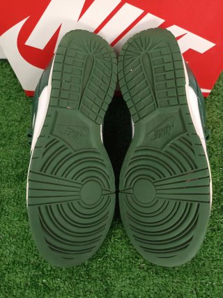 Nike Dunk Low Retro Verdes y Blancas