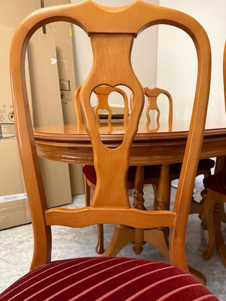 Mesa de comedor y 6 sillas de madera