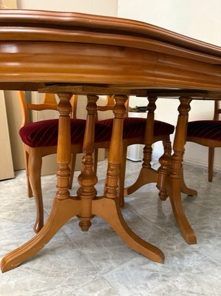 Mesa de comedor y 6 sillas de madera