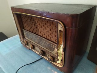 Radio antigua de madera