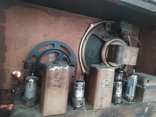 Radio antigua de madera