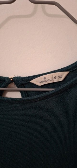 Camiseta verde manga larga con volantes