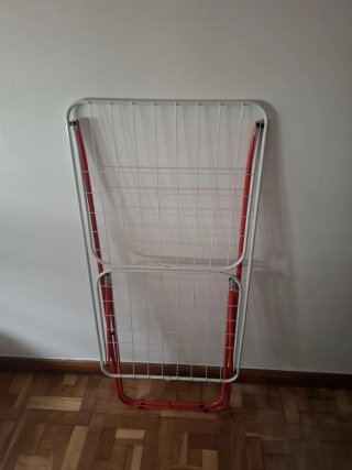 Tendedero plegable blanco y rojo