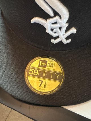 Dos gorras las dos 30 y cada una 15