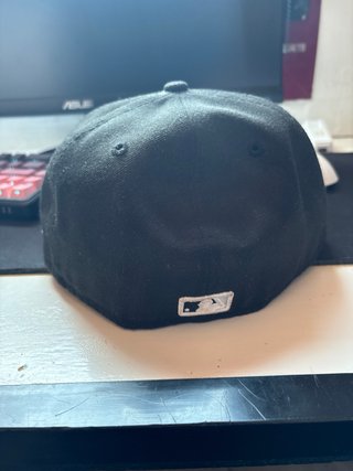 Dos gorras las dos 30 y cada una 15
