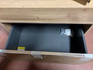 Mueble de baño con encimera de madera