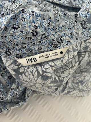 Blusa Zara floral manga abullonada