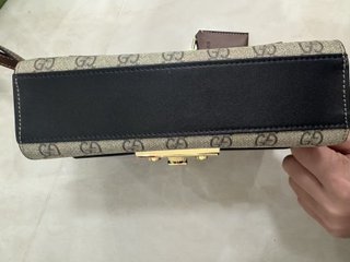 Bolso Gucci Beige y Negro Cadena Dorada