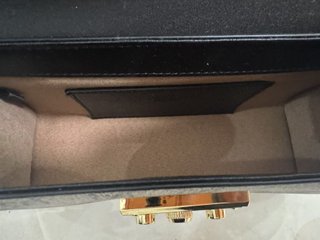 Bolso Gucci Beige y Negro Cadena Dorada