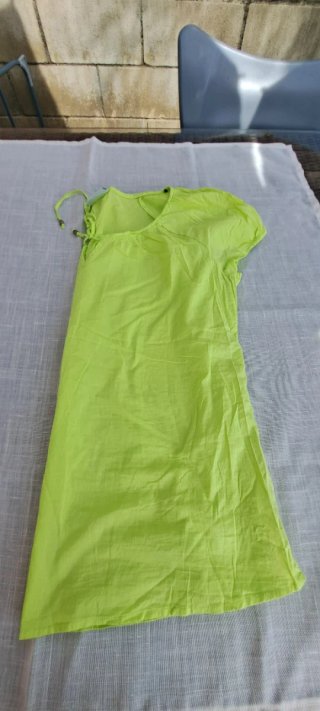 Talla XL. Blusa verde-lima de C&A. Veraniega. Ropa