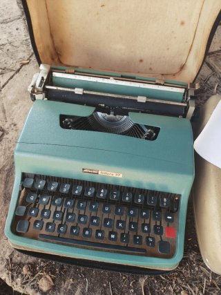 Máquina de escribir Olivetti Lettera 32