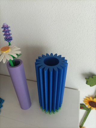 Vaso monofiorea forma fiordaliso blu/viola
